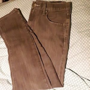 Grey Levi's denezin jeans